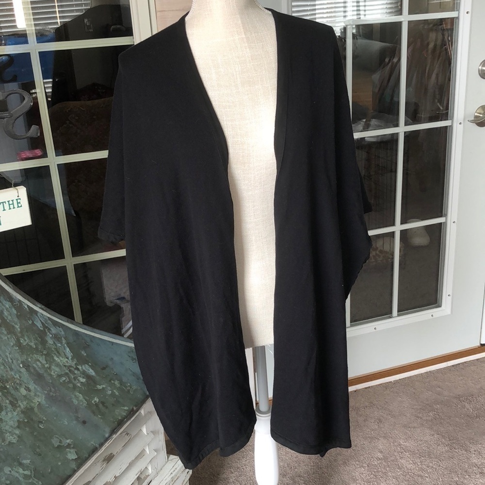 Chico’s‎ Black Poncho / Wrap Size Small